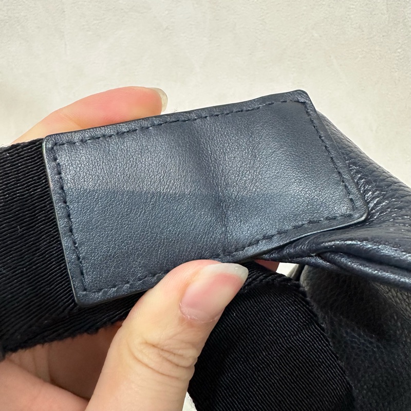 Prada 2VL010深藍色荔枝皮銀釦腰包-19