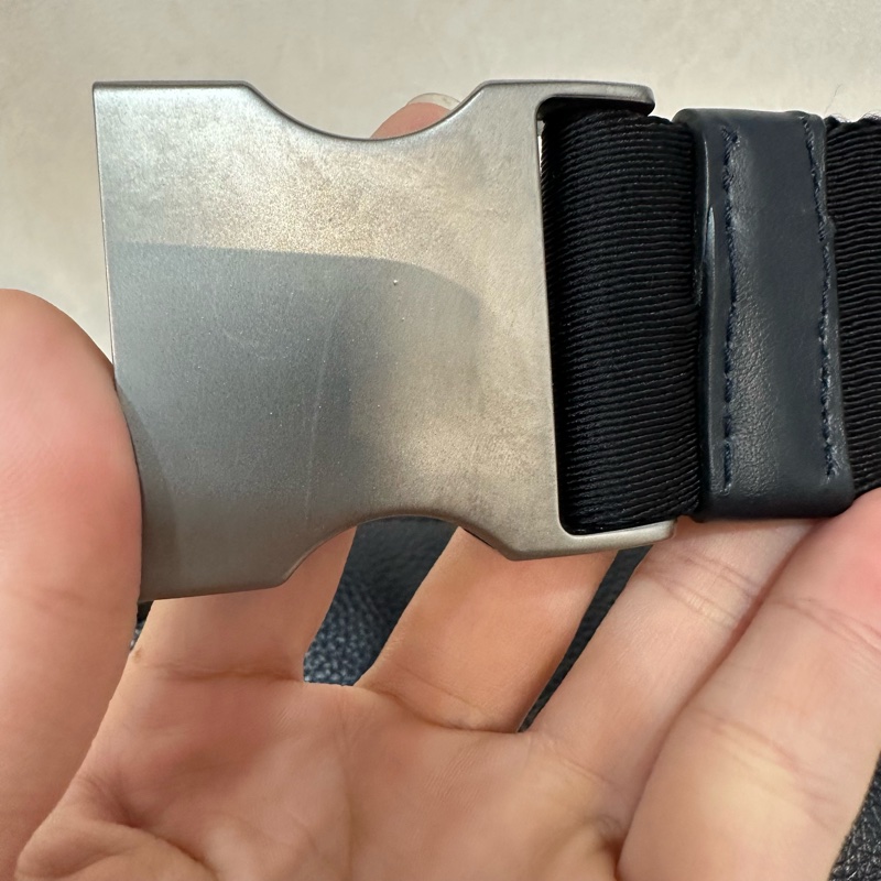 Prada 2VL010深藍色荔枝皮銀釦腰包-29