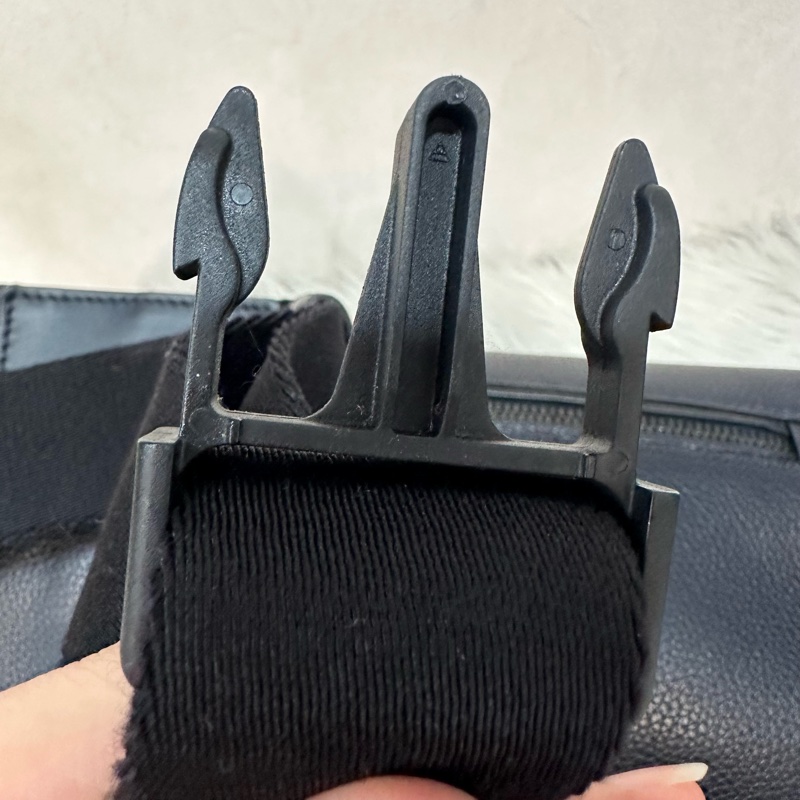 Prada 2VL010深藍色荔枝皮銀釦腰包-32