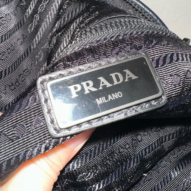 Prada 2VL010深藍色荔枝皮銀釦腰包-35