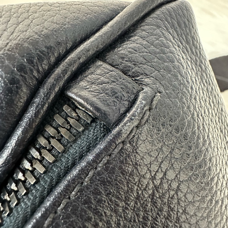 Prada 2VL010深藍色荔枝皮銀釦腰包-37