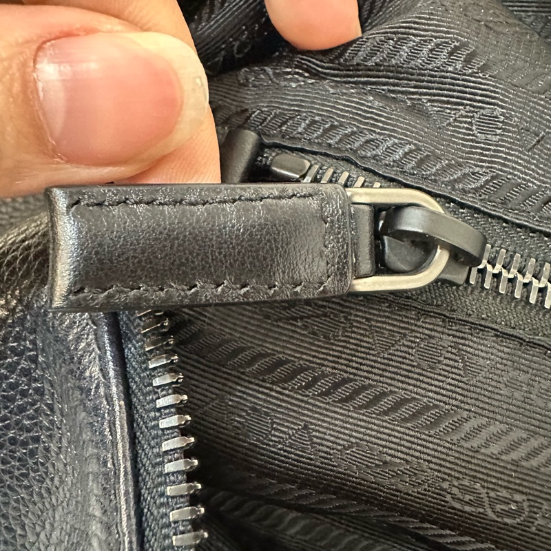 Prada 2VL010深藍色荔枝皮銀釦腰包-40