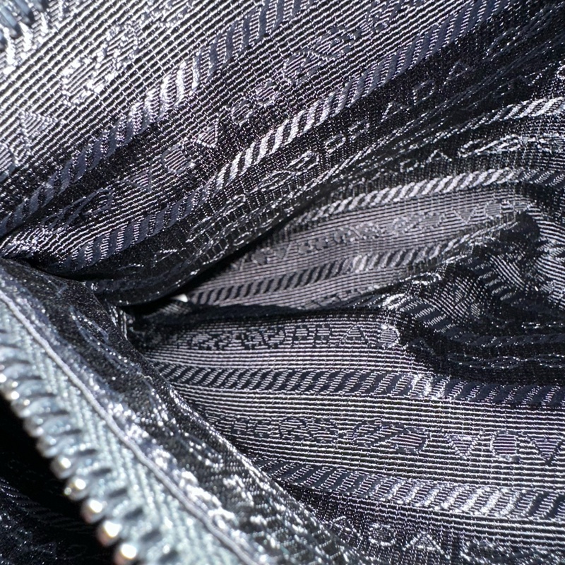 Prada 2VL010深藍色荔枝皮銀釦腰包-42