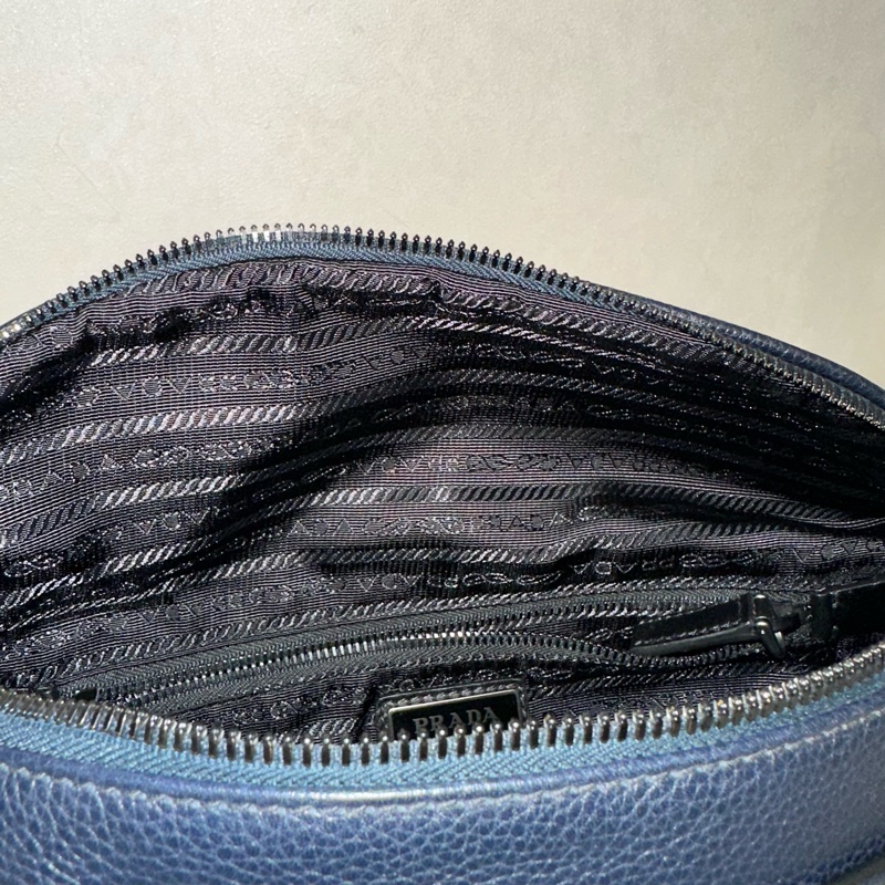 Prada 2VL010深藍色荔枝皮銀釦腰包-45