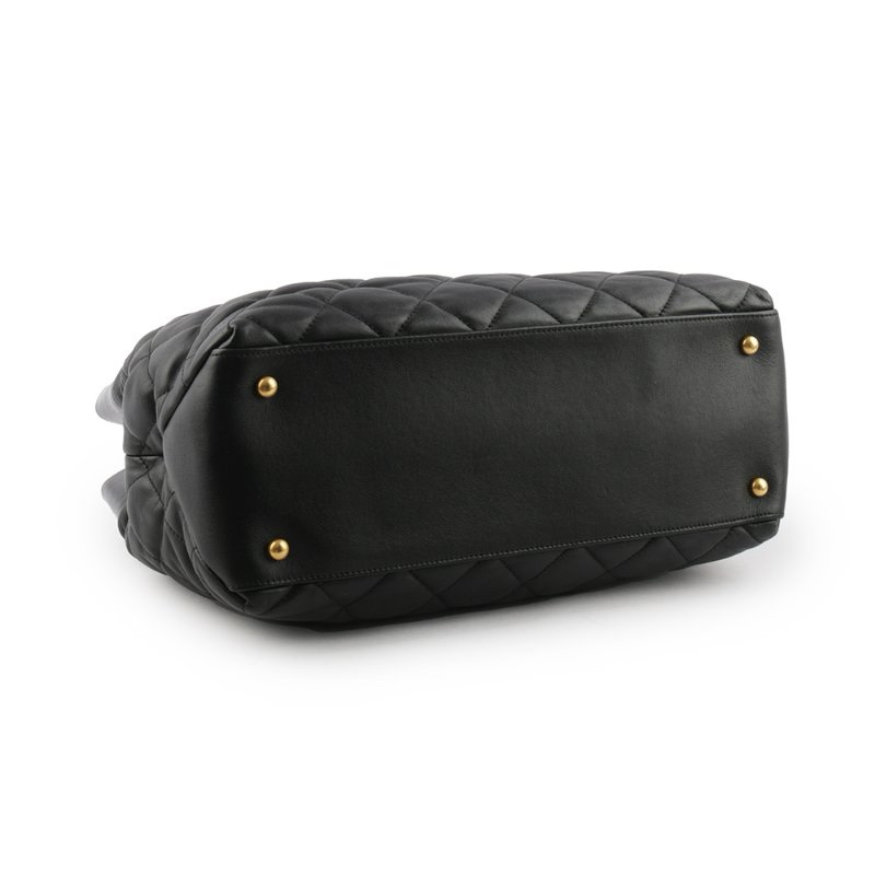 金色CC Logo 菱格紋小牛皮三層肩背托特包(黑色)-3