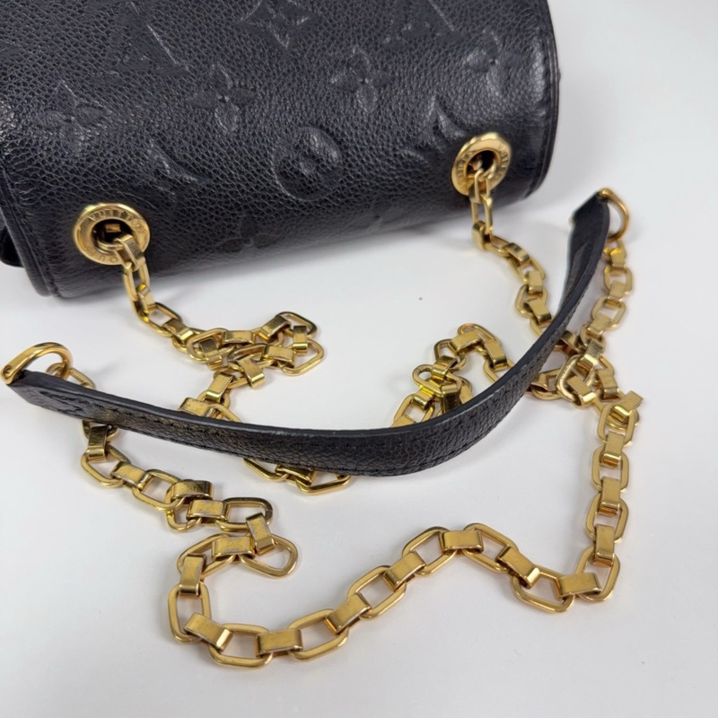 LV黑色牛皮壓紋鏈條包-2