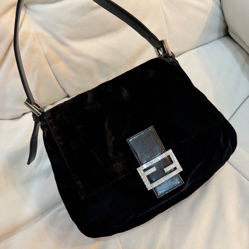 Fendi velvet 絲絨 水鑽扣 法棍 芬迪 黑色-0