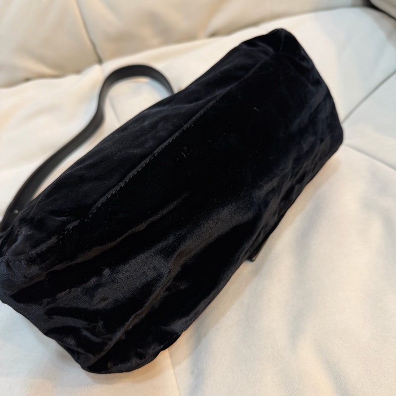 Fendi velvet 絲絨 水鑽扣 法棍 芬迪 黑色-6