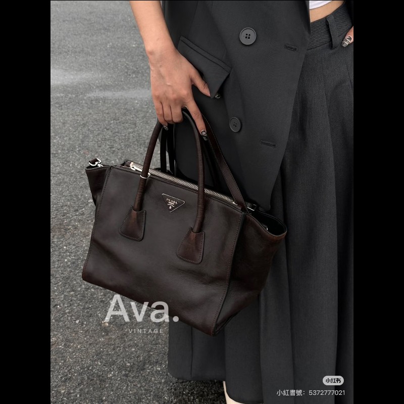 莉亞精品♡PRADA 咖色皮革兩用包 二手美包-1