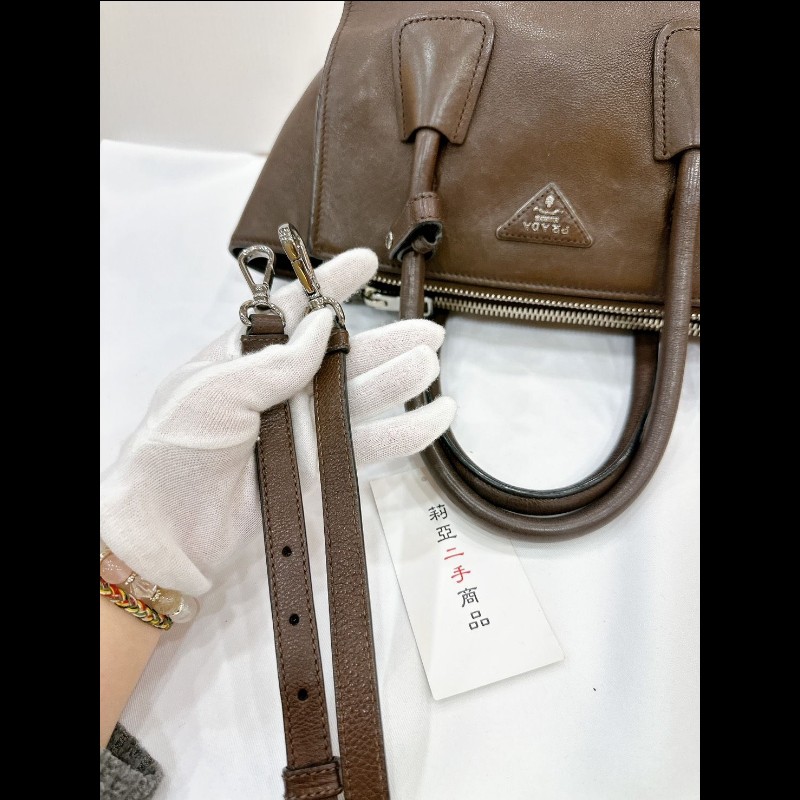 莉亞精品♡PRADA 咖色皮革兩用包 二手美包-9