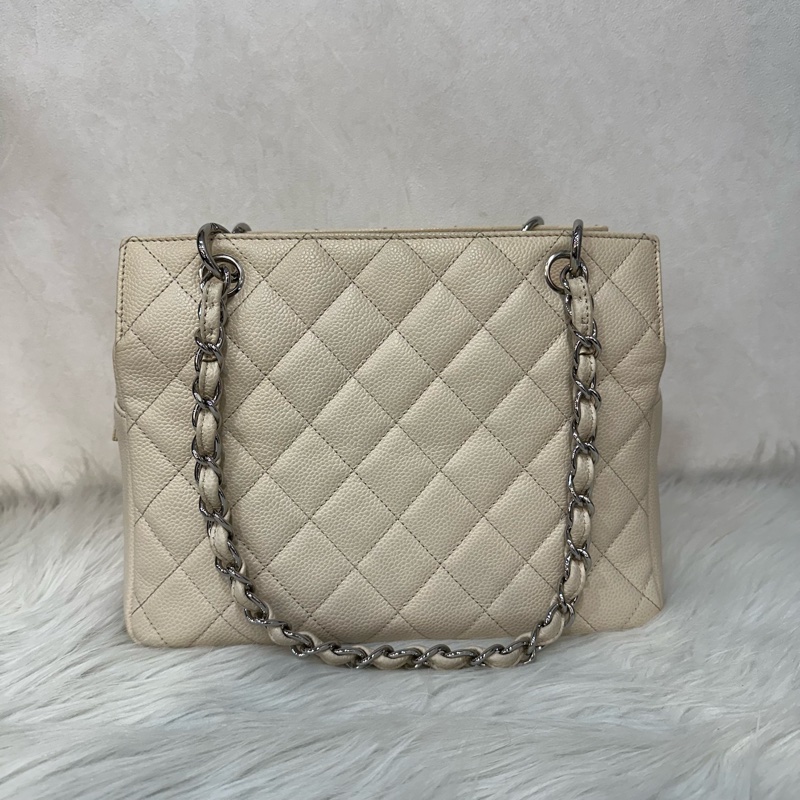 Chanel 白色荔枝皮銀鏈豆腐包 gst-2