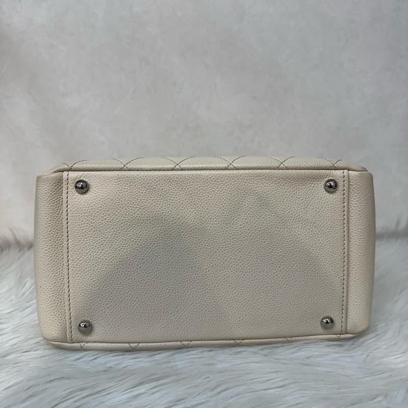 Chanel 白色荔枝皮銀鏈豆腐包 gst-5