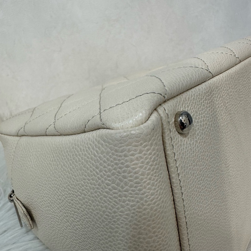 Chanel 白色荔枝皮銀鏈豆腐包 gst-6