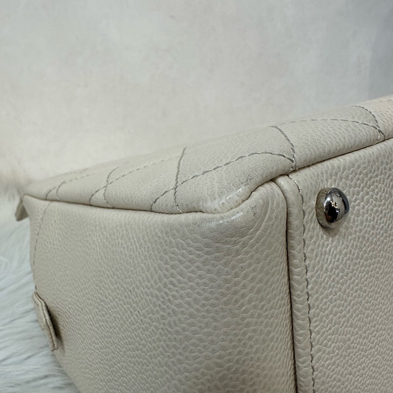 Chanel 白色荔枝皮銀鏈豆腐包 gst-8