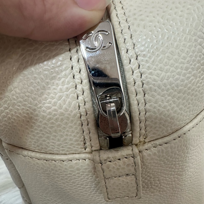 Chanel 白色荔枝皮銀鏈豆腐包 gst-13