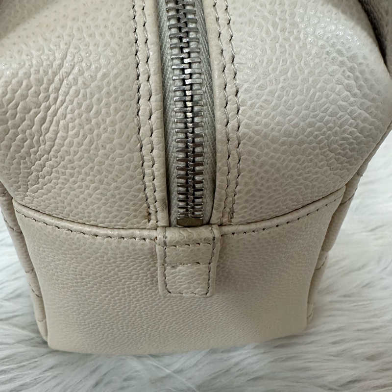 Chanel 白色荔枝皮銀鏈豆腐包 gst-15