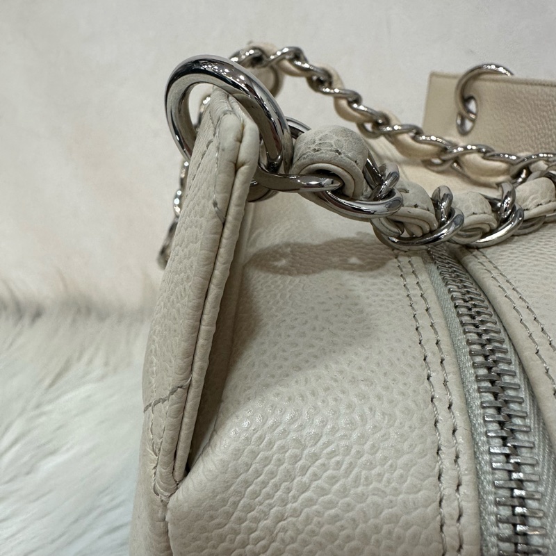 Chanel 白色荔枝皮銀鏈豆腐包 gst-21