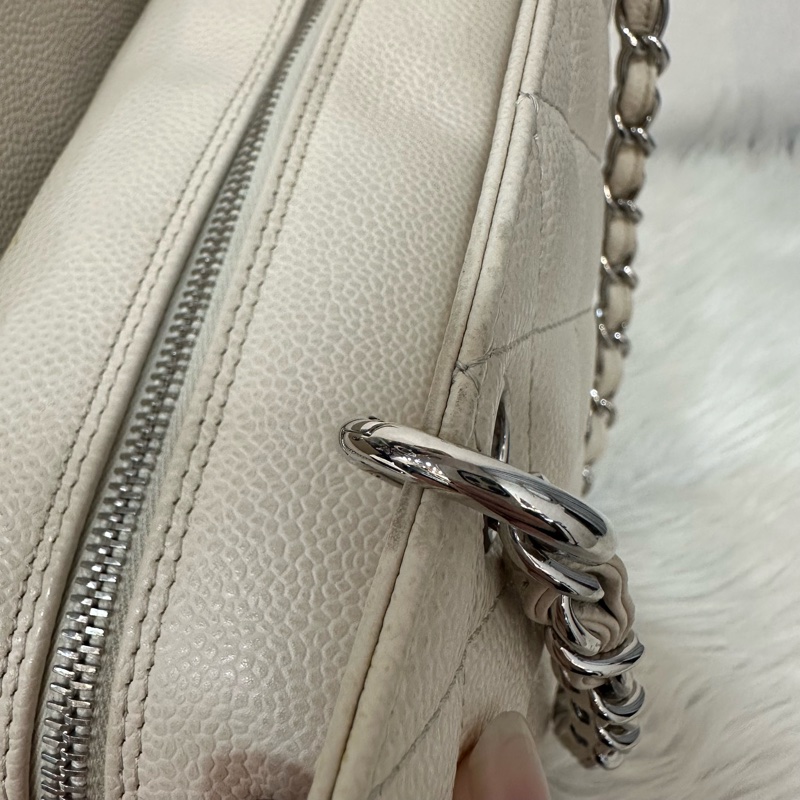 Chanel 白色荔枝皮銀鏈豆腐包 gst-28