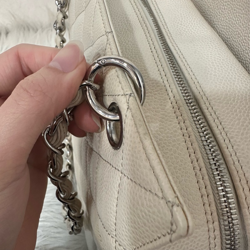 Chanel 白色荔枝皮銀鏈豆腐包 gst-30