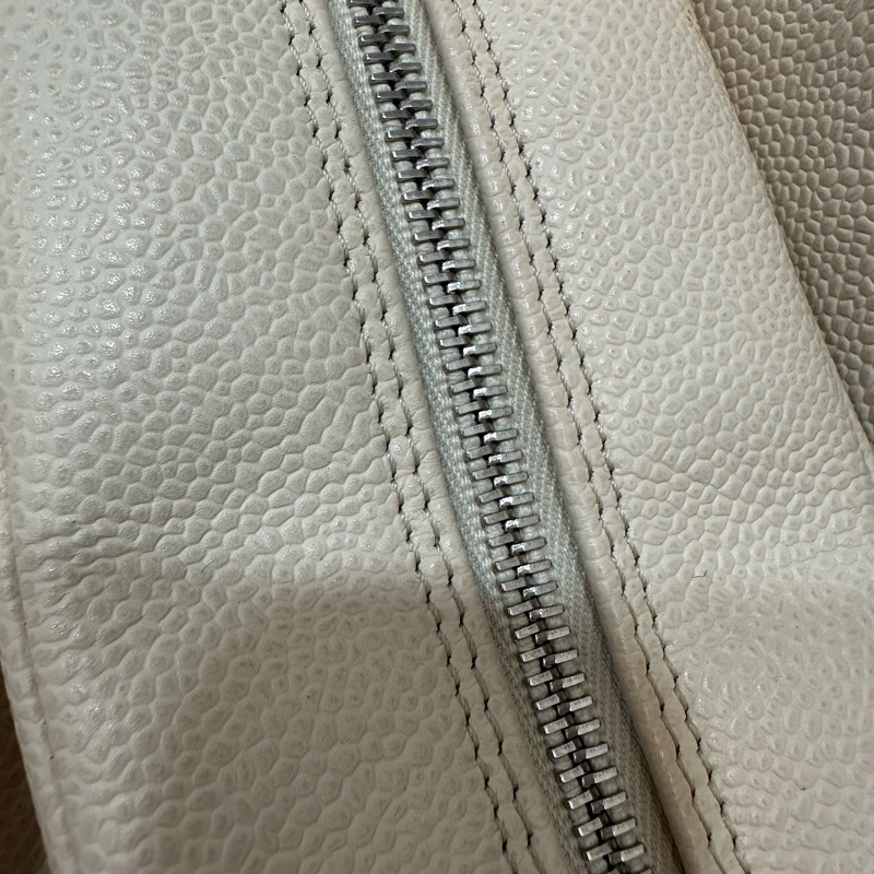 Chanel 白色荔枝皮銀鏈豆腐包 gst-33