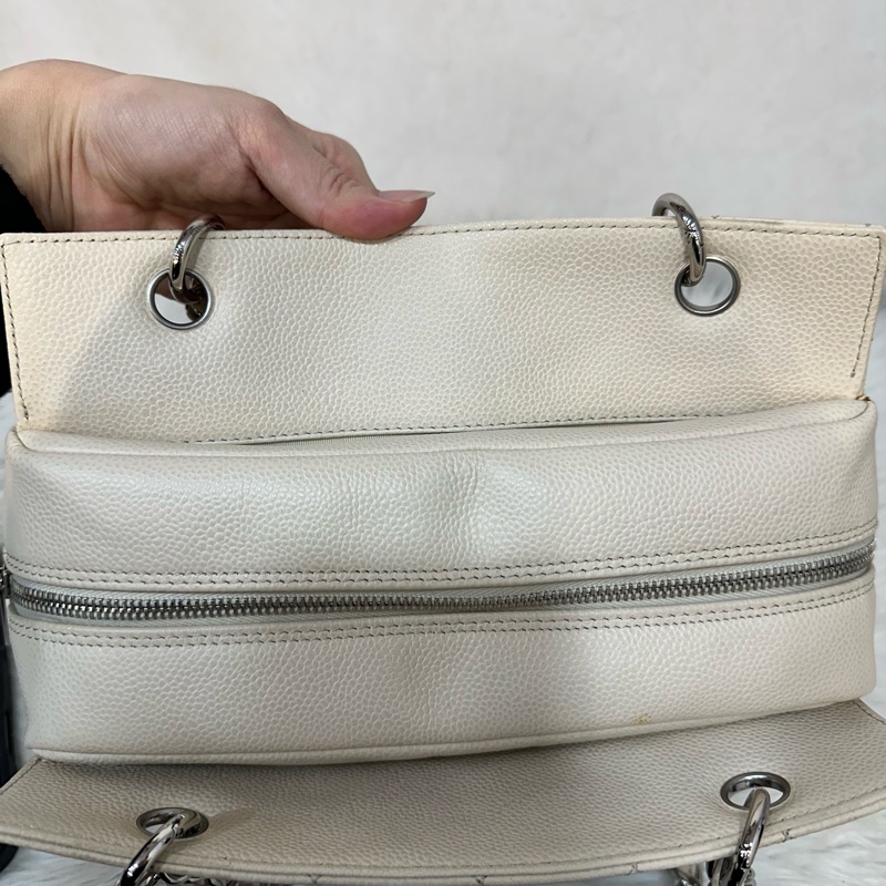 Chanel 白色荔枝皮銀鏈豆腐包 gst-36