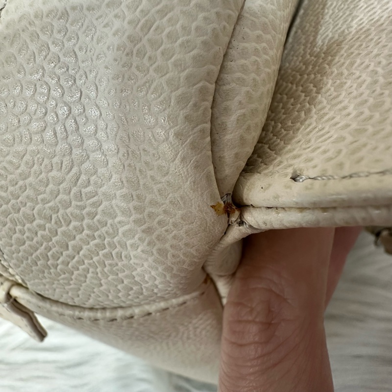 Chanel 白色荔枝皮銀鏈豆腐包 gst-39