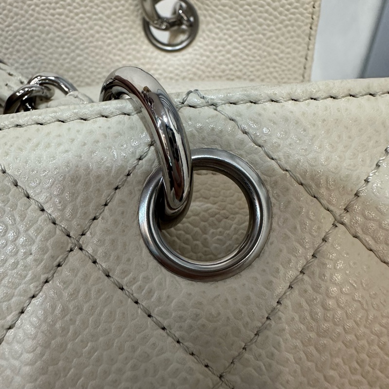 Chanel 白色荔枝皮銀鏈豆腐包 gst-42