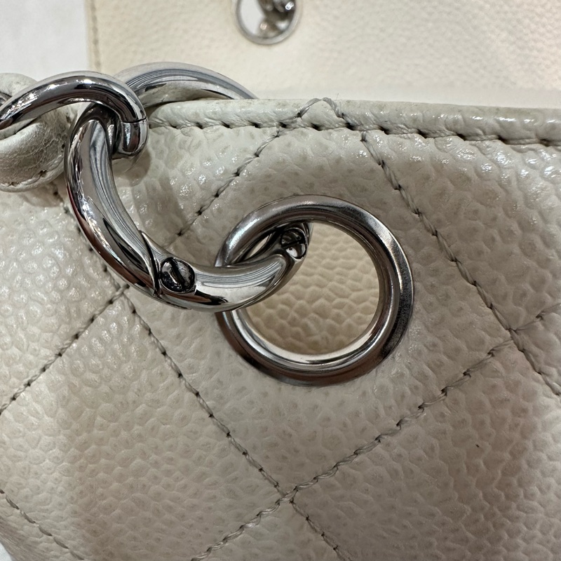 Chanel 白色荔枝皮銀鏈豆腐包 gst-47