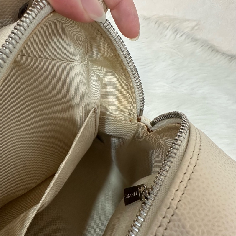 Chanel 白色荔枝皮銀鏈豆腐包 gst-57