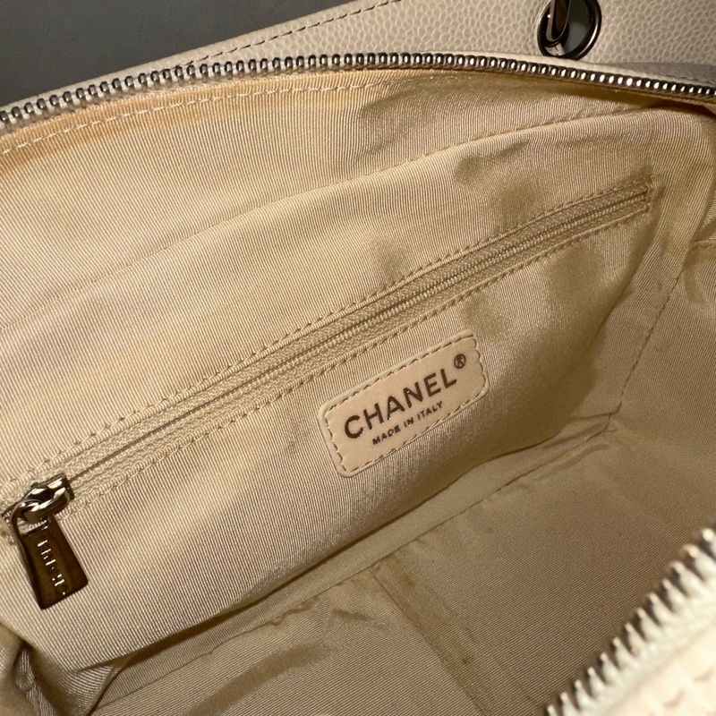 Chanel 白色荔枝皮銀鏈豆腐包 gst-68