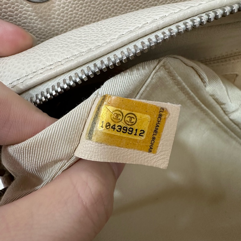 Chanel 白色荔枝皮銀鏈豆腐包 gst-70