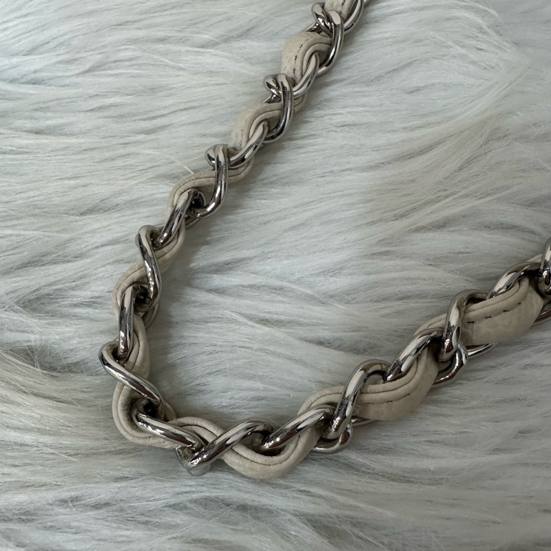 Chanel 白色荔枝皮銀鏈豆腐包 gst-86