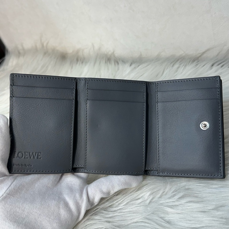 Loewe 821TR2X02 大象灰銀LOGO三折錢包-28