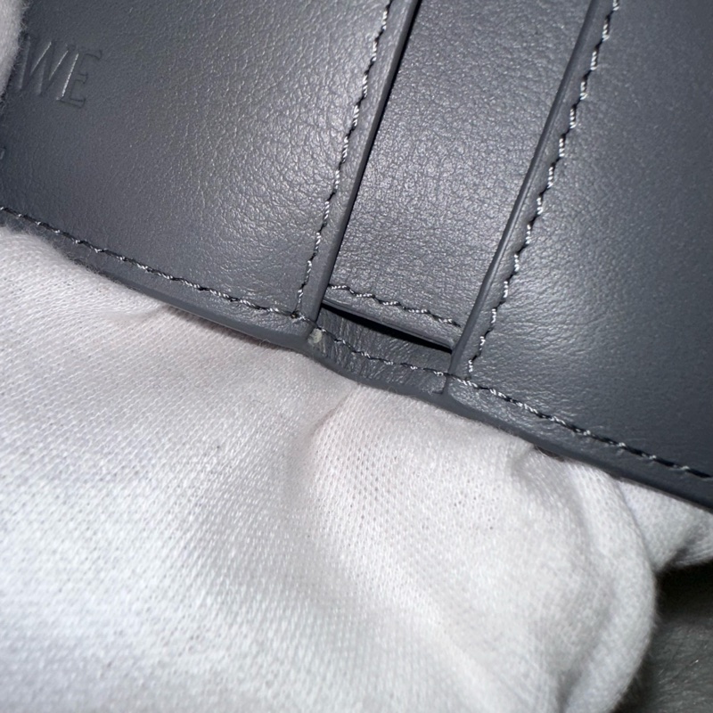 Loewe 821TR2X02 大象灰銀LOGO三折錢包-42