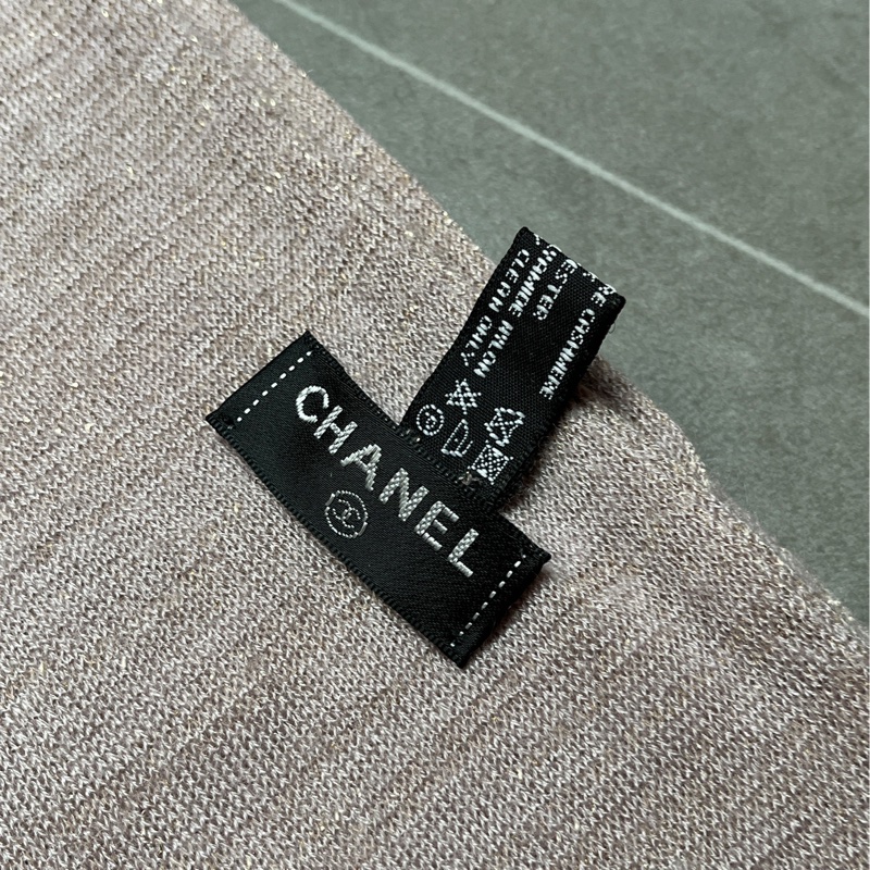 莉亞精品♡ Chanel 水鑽雙C 蜜豆色 圍巾 二手美品-7