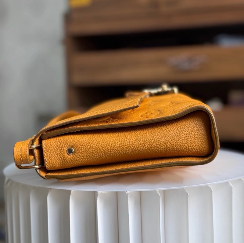 LV FASCINANTE 黃色牛皮壓紋單肩包-3