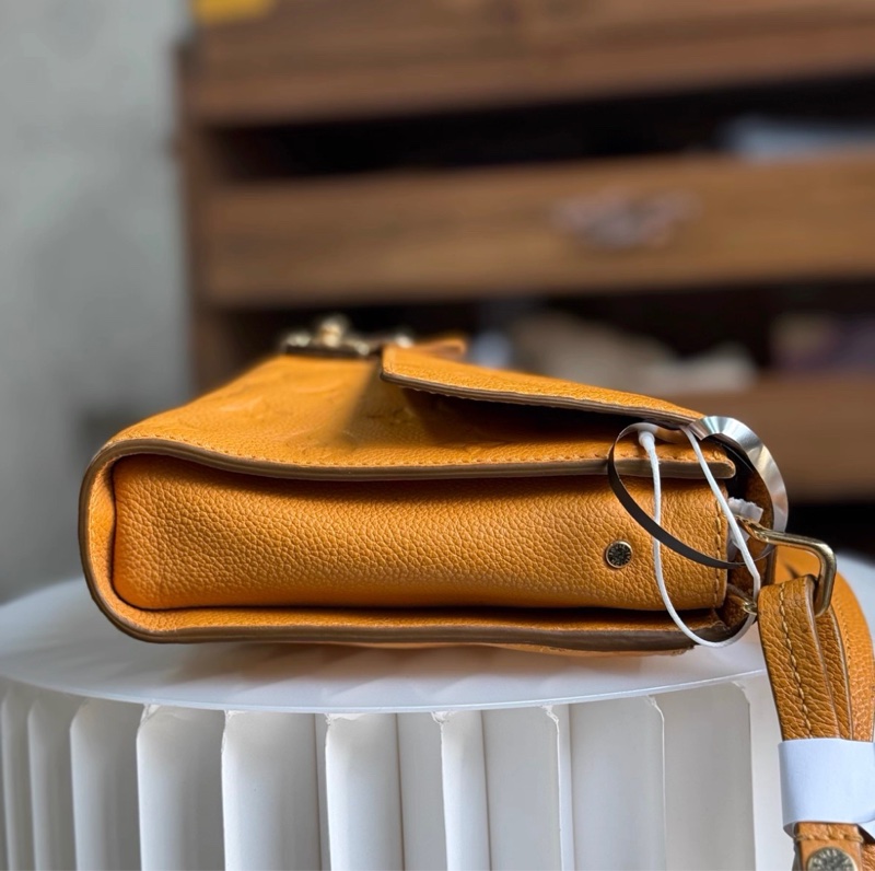 LV FASCINANTE 黃色牛皮壓紋單肩包-13