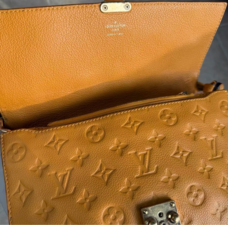 LV FASCINANTE 黃色牛皮壓紋單肩包-14