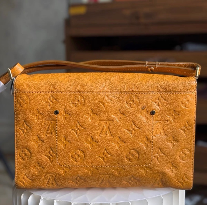 LV FASCINANTE 黃色牛皮壓紋單肩包-17