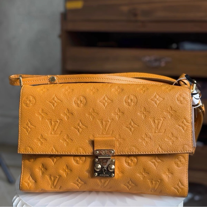 LV FASCINANTE 黃色牛皮壓紋單肩包-18