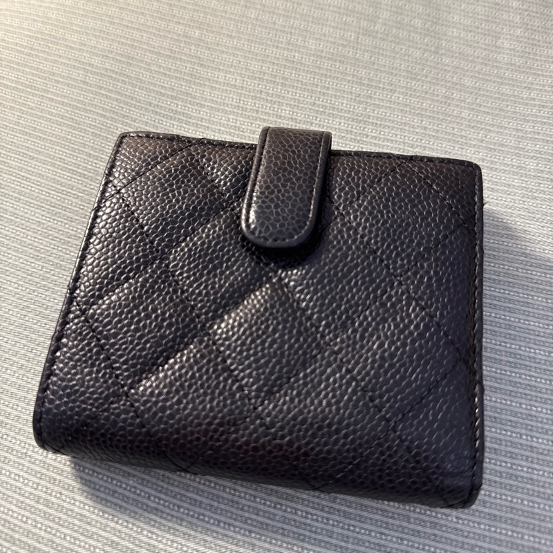 CHANEL 經典菱格短夾｜魚子醬皮夾-1