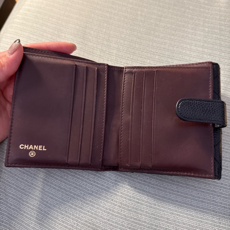 CHANEL 經典菱格短夾｜魚子醬皮夾-12