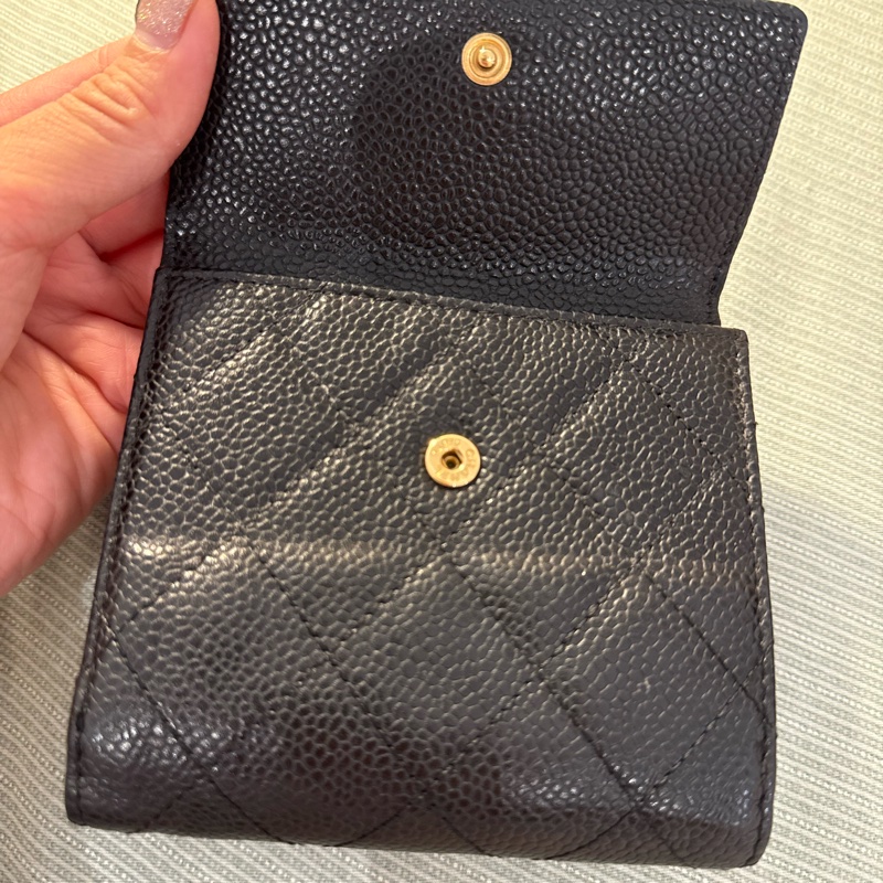 CHANEL 經典菱格短夾｜魚子醬皮夾-16