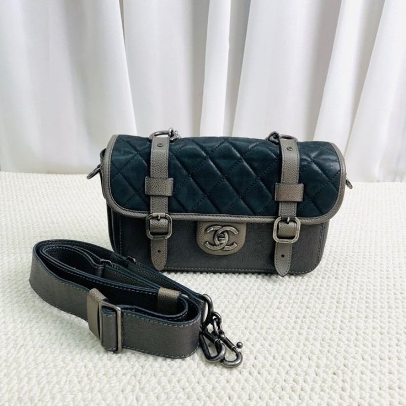 chanel  香奈兒 17開 珍珠魚皮劍橋包 劉雯同款 配做舊銀色鏈條和五金 珍珠魚皮質感超好，搭配銀色鏈條很有質感 可單肩斜挎包-0