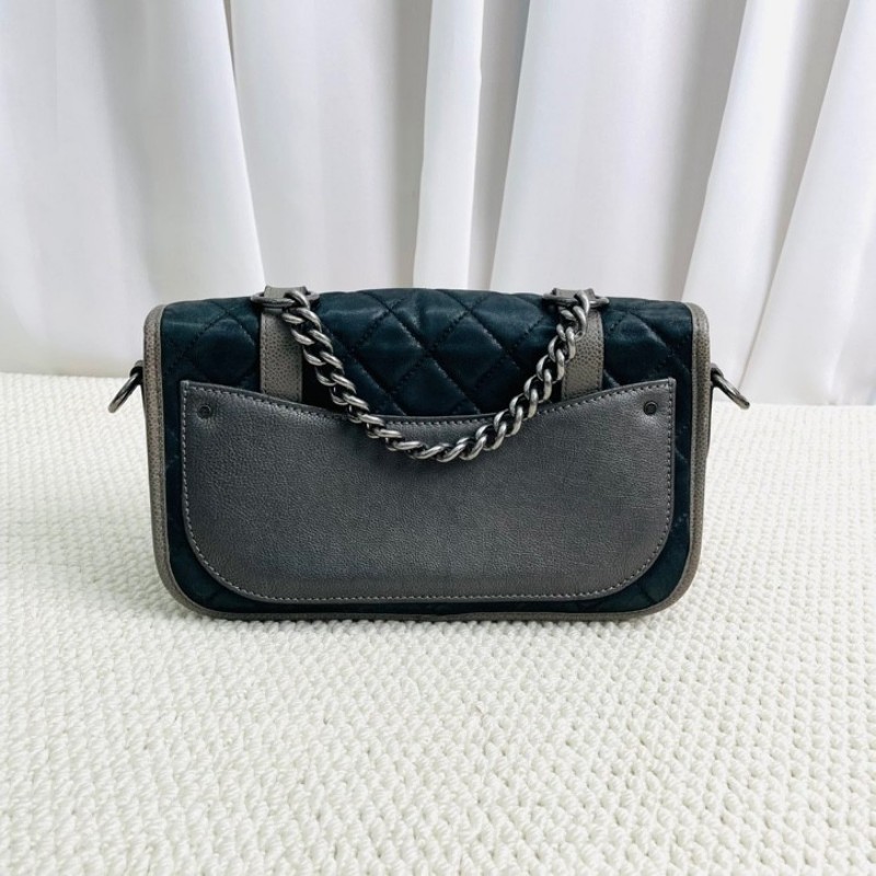 chanel  香奈兒 17開 珍珠魚皮劍橋包 劉雯同款 配做舊銀色鏈條和五金 珍珠魚皮質感超好，搭配銀色鏈條很有質感 可單肩斜挎包-1