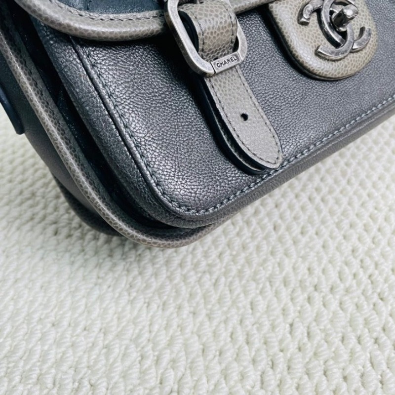 chanel  香奈兒 17開 珍珠魚皮劍橋包 劉雯同款 配做舊銀色鏈條和五金 珍珠魚皮質感超好，搭配銀色鏈條很有質感 可單肩斜挎包-7