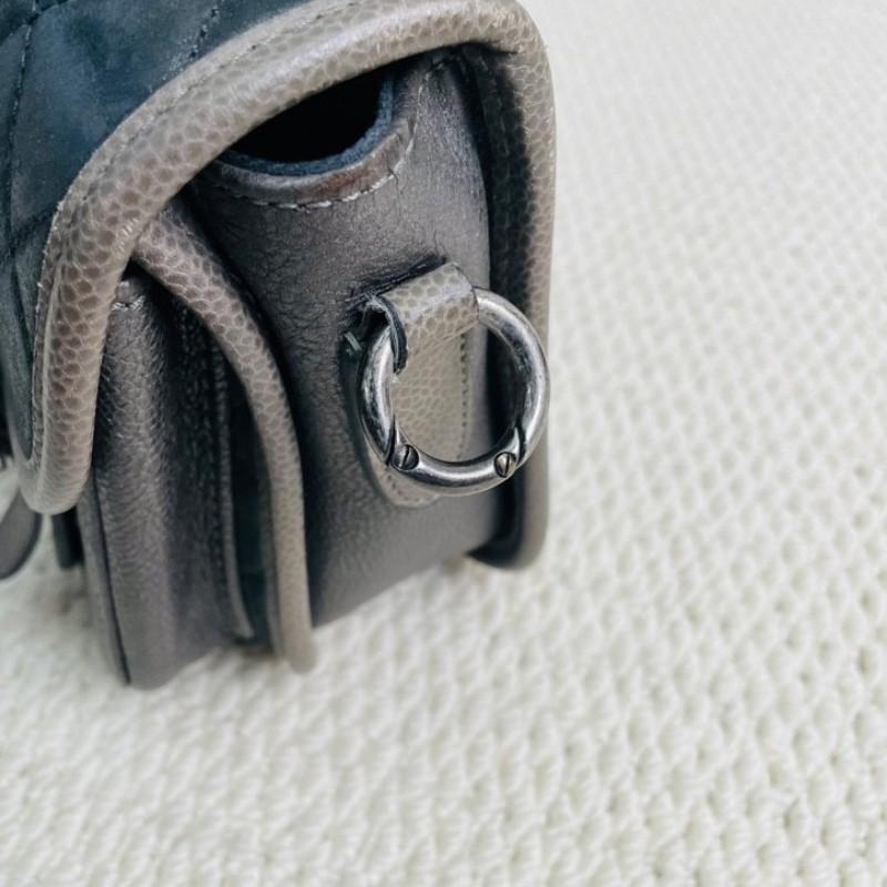 chanel  香奈兒 17開 珍珠魚皮劍橋包 劉雯同款 配做舊銀色鏈條和五金 珍珠魚皮質感超好，搭配銀色鏈條很有質感 可單肩斜挎包-12