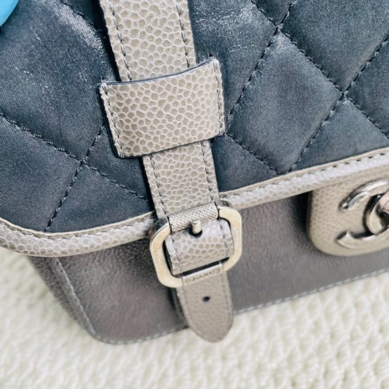 chanel  香奈兒 17開 珍珠魚皮劍橋包 劉雯同款 配做舊銀色鏈條和五金 珍珠魚皮質感超好，搭配銀色鏈條很有質感 可單肩斜挎包-16