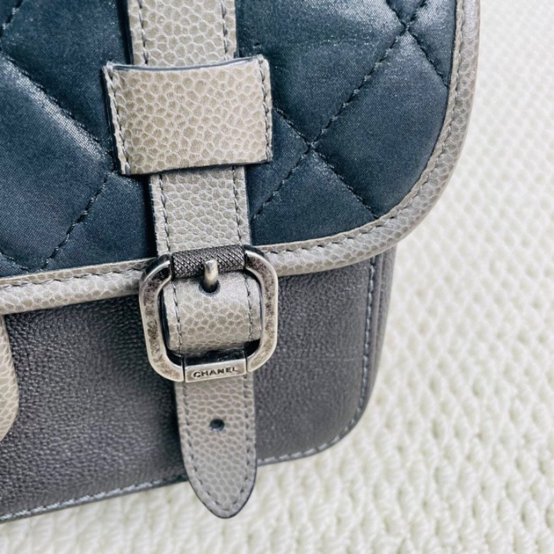 chanel  香奈兒 17開 珍珠魚皮劍橋包 劉雯同款 配做舊銀色鏈條和五金 珍珠魚皮質感超好，搭配銀色鏈條很有質感 可單肩斜挎包-17