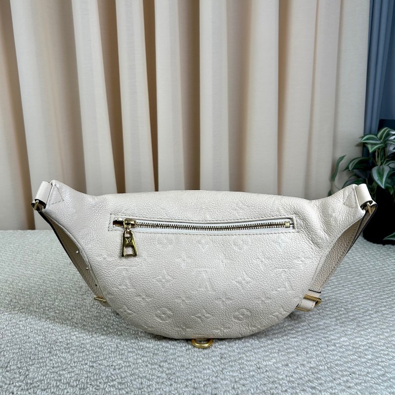 LV路易威登胸包 全皮壓紋 肩帶可調節 可當腰包 單肩包 、斜挎 …多種攜帶方式 容量實用 日常百搭-1